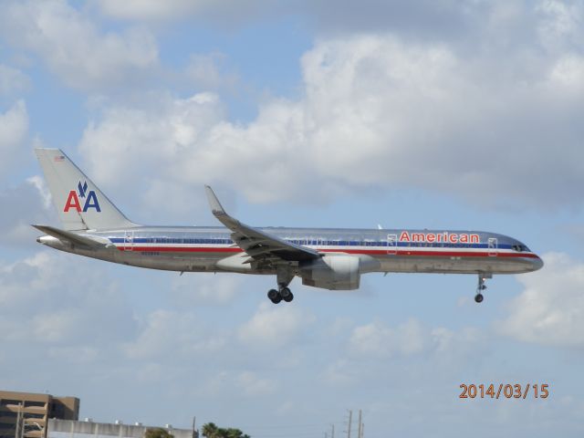 Boeing 757-200 (N656AA)