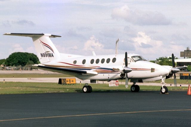 Grumman G-40 Avenger (N891MA) - Seen here on 28-Sep-03 and since reregistered N200PH.