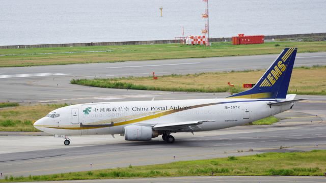 Boeing 737-700 (B-5072)