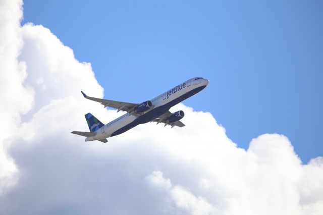 Airbus A321 (N993JE)