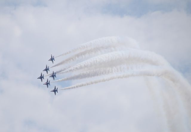 — — - Blue Angels over Seattle, August 2015