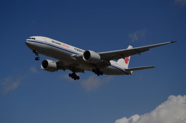 BOEING 777-200LR (B-2091) - Air China CARGO 777-200LRF lands LAX on 24R!  (#B-2091)