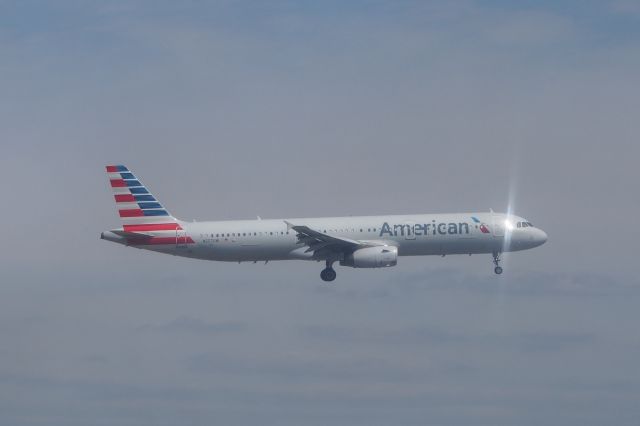 Airbus A320 (N557UW)