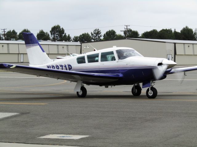 Piper PA-24 Comanche (N8871P) - Taxiing to RWY 24