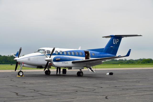 Beechcraft Super King Air 300 (N802UP) - Wheels Up Beech B300 Super King Air 350i N802UP in Ann Arbor