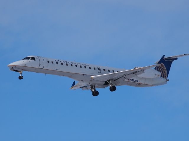 Embraer EMB-145XR (N12195) - Spotting and experimenting with my camera!