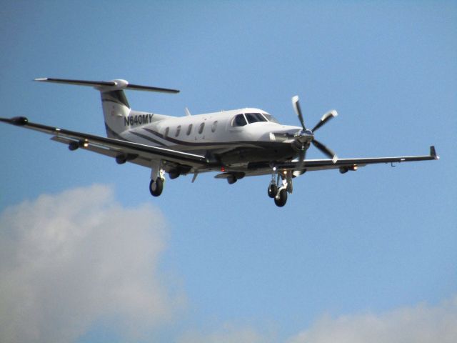 Pilatus PC-12 (N640MY) - Landing RWY 20R