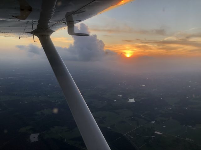 Cessna Skyhawk (N172GV) - Beautiful sunset on the way back home to Arlington after a great dinner in College Station! 