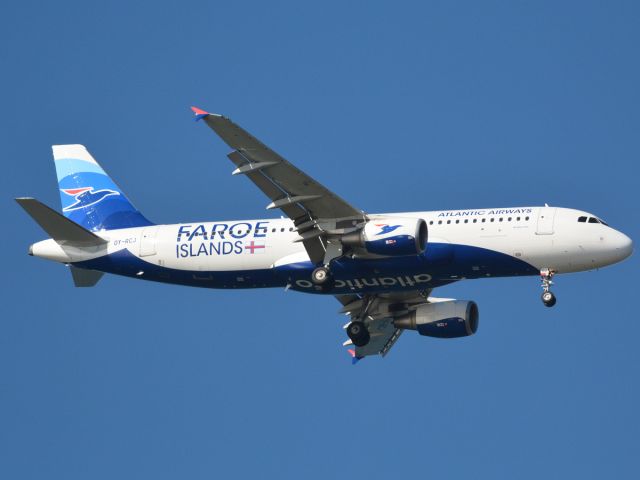 Airbus A320 (OY-RCJ) - Kongelundsfortet RWY04L