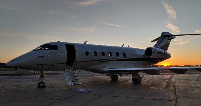 Bombardier Challenger 300 (N960GR)