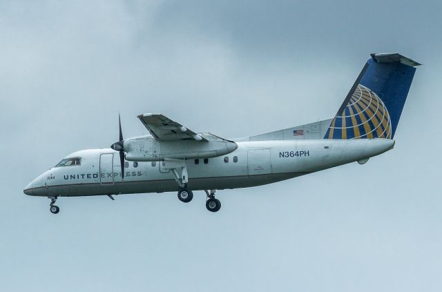 de Havilland Dash 8-200 (N364PH)