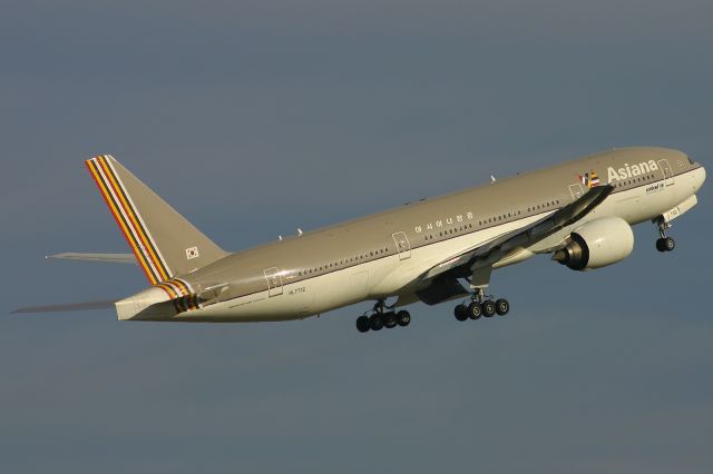 Boeing 777-200 (HL7732)