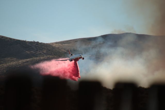 McDonnell Douglas DC-10 (TNKR914) - Poeville Fire between Reno and Stead. From our back yard looking west. Photo by my wife, Jan Edwards