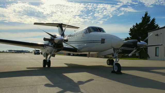 Beechcraft Super King Air 200 (N269LS) - The sun and clouds looked perfect