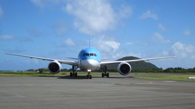 Boeing 787-9 Dreamliner (G-TUIK)