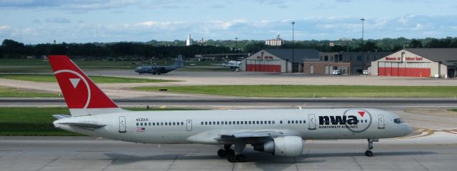 Boeing 757-200 (N530US) - Aug 2009.