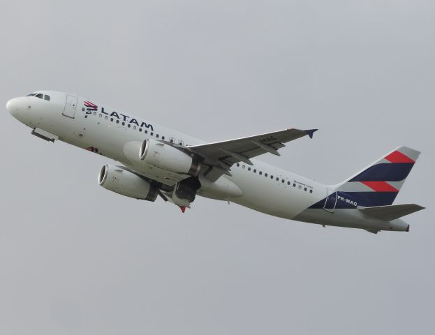 Airbus A320 (PR-MAG)