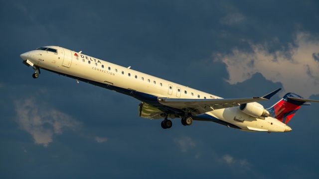Canadair Regional Jet CRJ-900 (N930XJ) - 9/19/18