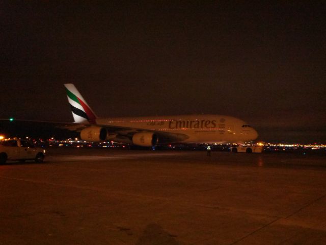 Airbus A380-800 (A6-EDM) - push back