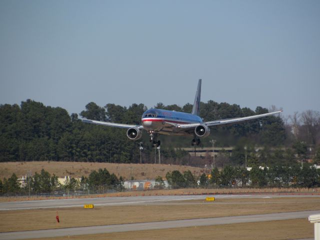 BOEING 767-300 (N39367) - American Airlines flight 173 from Heathrow, a Boeing 767-300 landing on runway 23R. This was taken January 30, 2016 at 2:50 PM.