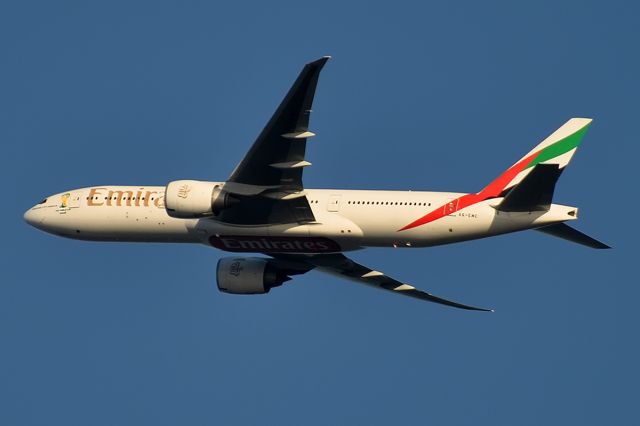 Boeing 777-200 (A6-EWC)