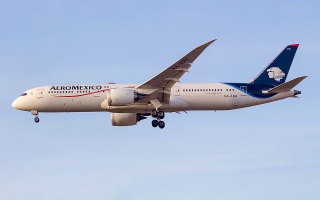 Boeing 787-9 Dreamliner (XA-ADH)