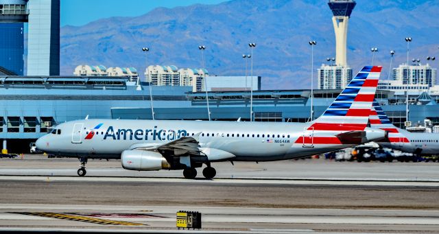 Airbus A320 (N664AW) - N664AW American Airlines 2001 Airbus A320-232 - cn 1621 - Las Vegas - McCarran International Airport (LAS / KLAS)br /USA - Nevada October 24, 2015br /Photo: Tomás Del Coro