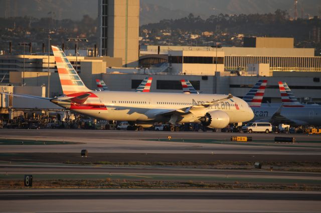 Boeing 787-9 Dreamliner (N827AN)