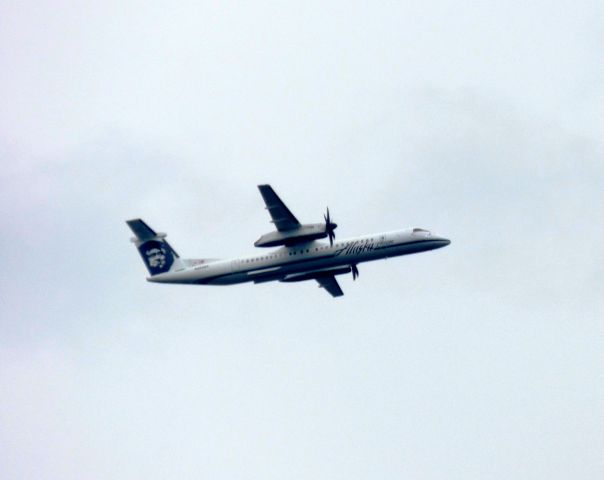 de Havilland Dash 8-400 (N633QX)