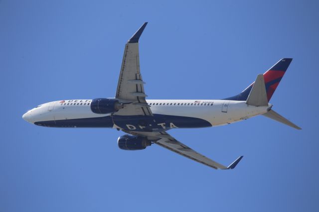 Boeing 737-800 (N390DA)