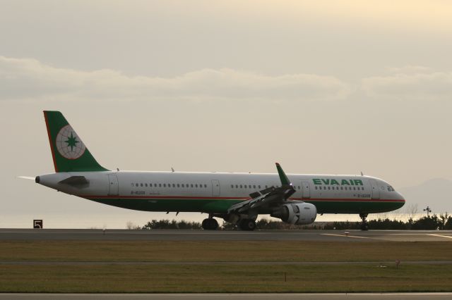 Airbus A321 (B-16208) - 18 November 2015:TPE-HKD.