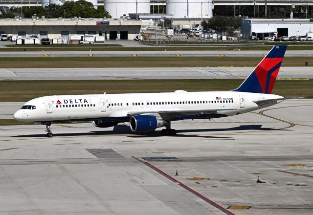 Boeing 757-200 (N670DN)