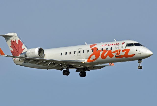 Canadair Regional Jet CRJ-200 (C-GOJA)