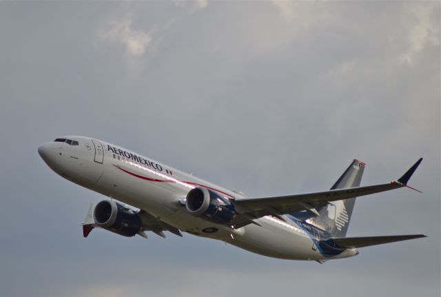 Boeing 737-800 (XA-MAO) - Boeing B737-8MAX XA-MAO MSN 43707 of Aeromexico  departs from Mexico City International Airport (08/2018).