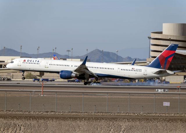 BOEING 757-300 (N598NW)