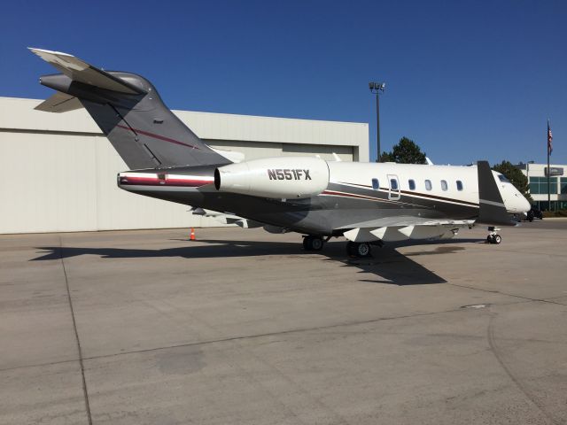 Bombardier Challenger 300 (N551FX)