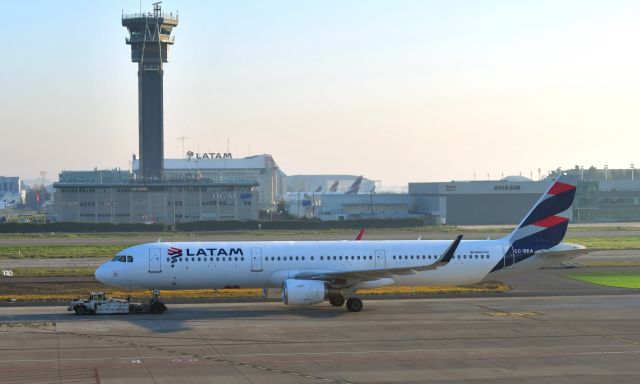 Airbus A321 (CC-BEA) - LATAM Airlines Chile Airbus A321-211(WL) CC-BEA in Santiago