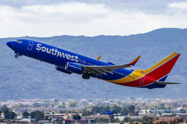 Boeing 737-800 (N8501V) - A Southwest Airlines 737-800  taking off from PHX on 2/14/23. Taken with a Canon R7 and Canon EF 100-400 II L lens.