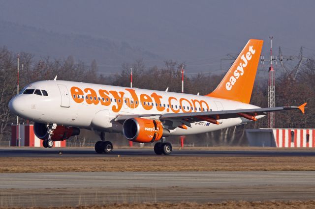 Airbus A319 (G-EZFJ)