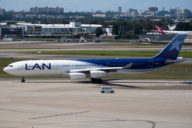 Airbus A340-300 (CC-CQC)