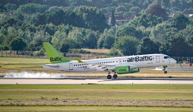 OSKBES-MAI Kityonok (YL-CSN) - touch down at DUS/EDDL 22. jun 2022