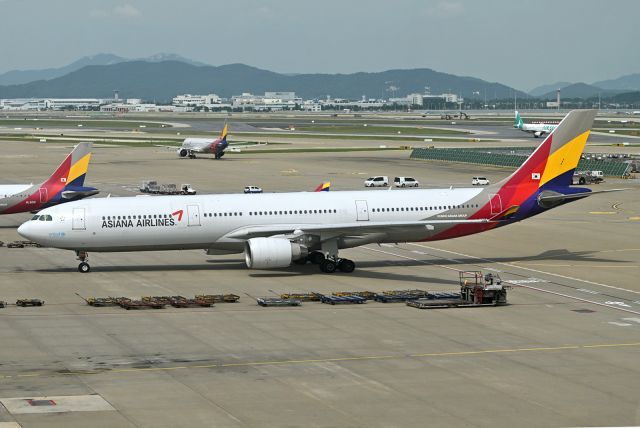 Airbus A330-300 (HL7794)