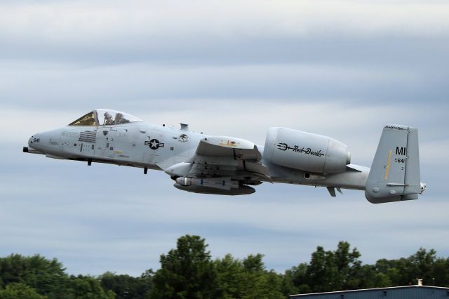 Fairchild-Republic Thunderbolt 2 (78-0641) - A USAF A-10, 78-0641, c/n A10-0261, from the 127th Attack Wing (Michigan ANG), Selfridge ANGB departing RWY 25 on 18 Jul 2016 after the 2016 Toledo Air Show.