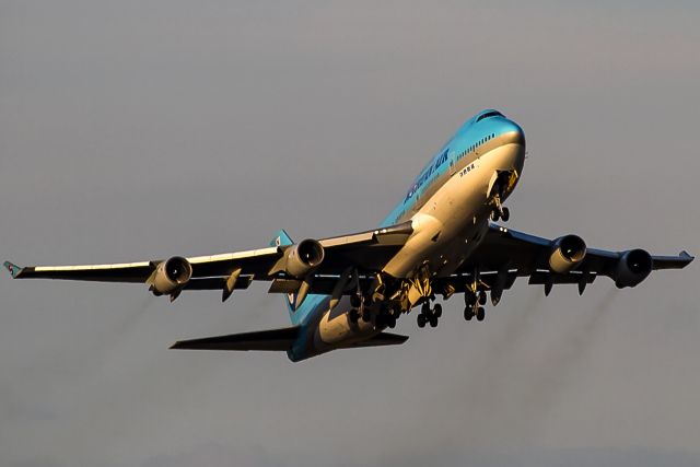 Boeing 747-400 (HL7473) - deep yellow evening sun