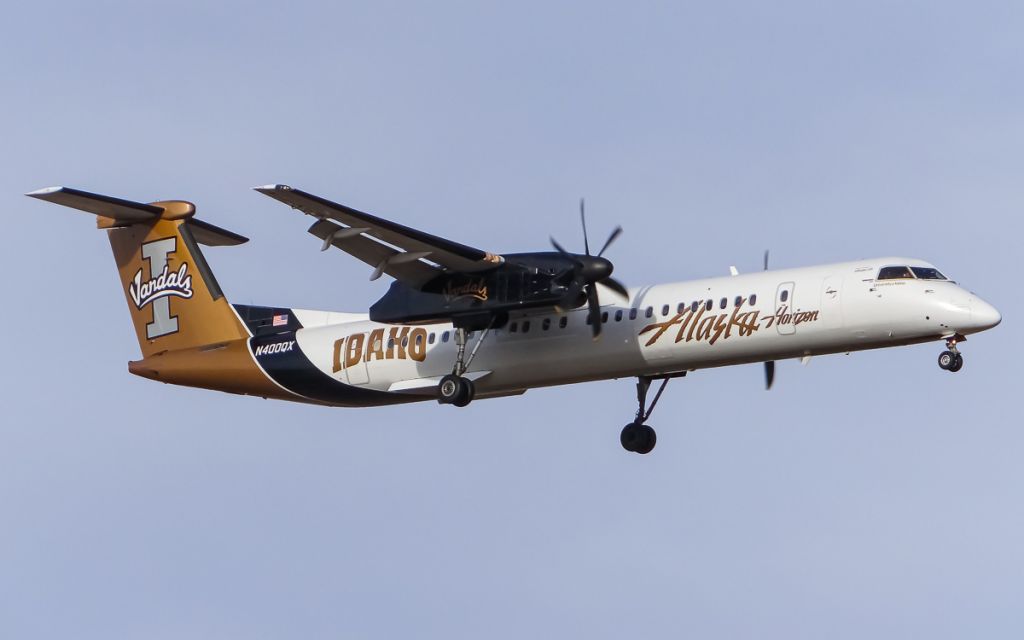 de Havilland Dash 8-400 (N400QX)