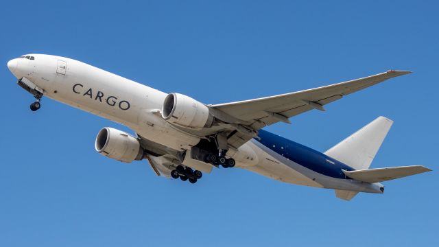 Boeing 777-200 (N702GT)