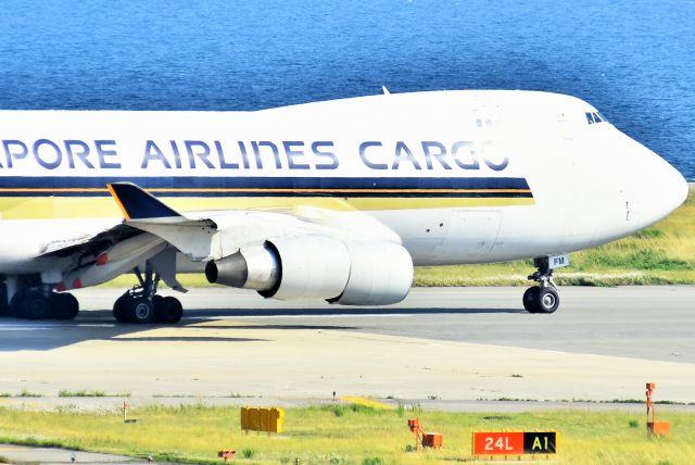 Boeing 747-400 (9V-SFM)