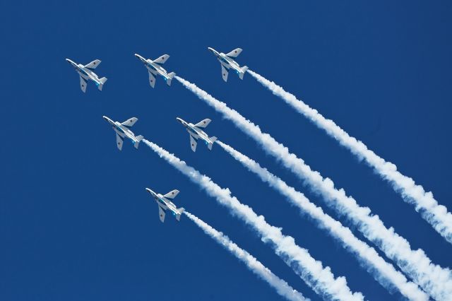 KAWASAKI T-4 — - JASDF AcrobatTeam Blue Impulse