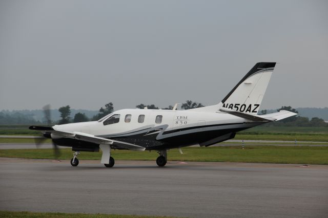 Socata TBM-700 (N850AZ) - Taxiing on 8/5/11