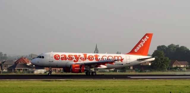 Airbus A319 (G-EZDW)